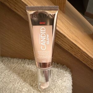 Revlon Photoready Candid Glow Foundation - shade 130 ivory new